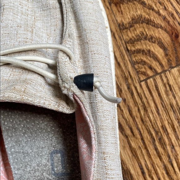 Lightweight tan women’s Hey Dude Wendy chambray slip on shoes, size 8. Great con - Picture 9 of 16